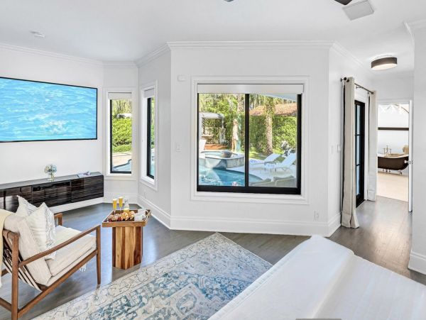 Luxurious 4-Bedroom Retreat Near Las Olas Blvd with Heated Pool